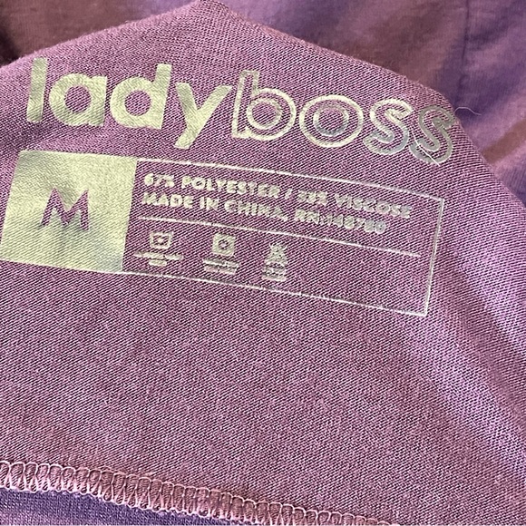 Lady Boss, Long Sleeve Shirt with a Cut Out. Size Medium. Excellent condition! - Picture 5 of 5